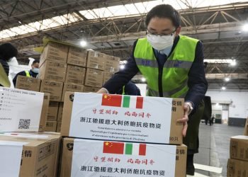 মার্কিন কম্পানিকে সার্জিক্যাল মাস্ক ও কিট দেশে পাঠাতে দিচ্ছে না চীন