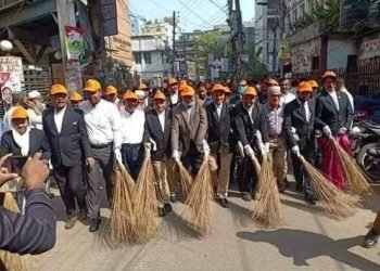 সম্পাদকীয়: কিট নিয়ে রাজনীতি বন্ধ হোক! মানুষের চেয়ে রাজনীতি বড় নয়