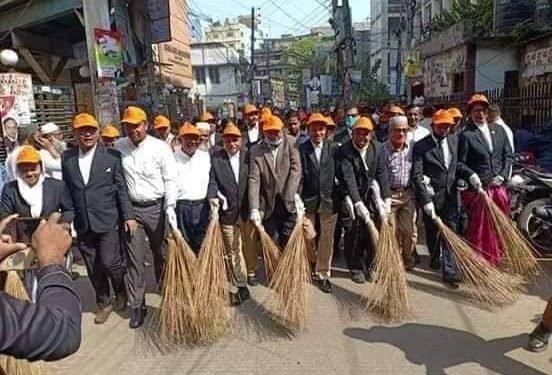 সম্পাদকীয়: কিট নিয়ে রাজনীতি বন্ধ হোক! মানুষের চেয়ে রাজনীতি বড় নয়