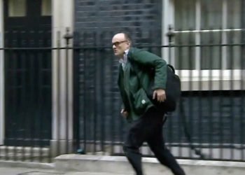 করোনা : লকডাউনের সময় ভ্রমণের জন্য ডমিনিক কামিংসকে পদত্যাগ করার আহ্বান