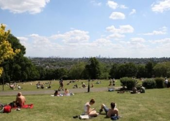 করোনাভাইরাস: যুক্তরাজ্যের লকডাউন দ্রুত তুলে নেয়ার ঝুঁকি সম্পর্কে বিজ্ঞানীদের সতর্কতা