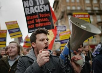 বর্ণবাদ: রক্তে নি:শ্বাসে ব্যবহারে নিত্য বহমান অন্ধকার