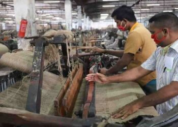 ‘গোল্ডেন হ্যান্ডশেকের মাধ্যমে শ্রমিকদের চাকরির অবসান করতে প্রধানমন্ত্রী নির্দেশনা দিয়েছেন’