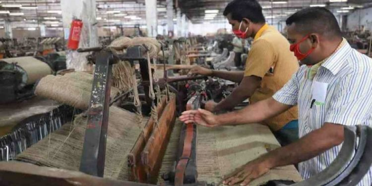 ‘গোল্ডেন হ্যান্ডশেকের মাধ্যমে শ্রমিকদের চাকরির অবসান করতে প্রধানমন্ত্রী নির্দেশনা দিয়েছেন’