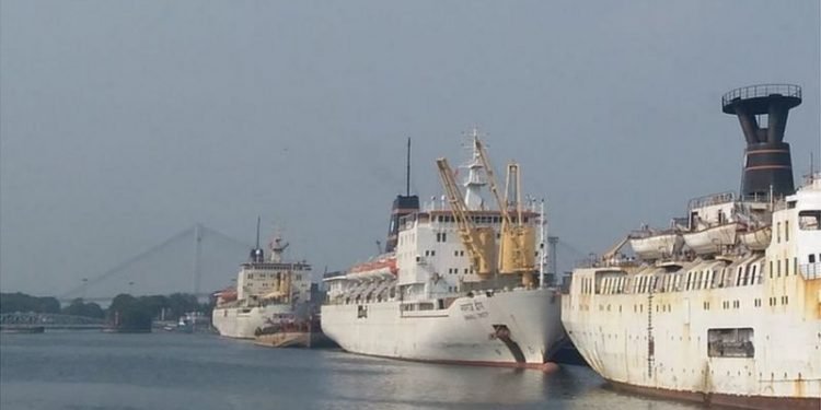 চট্টগ্রাম বন্দরে ভারতীয় পণ্যের প্রথম চালান