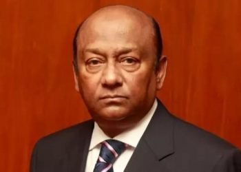 হীরের নাকছাবিতে স্মরণঃ লতিফুর রহমান