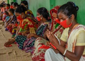 করোনাকালে গাইবান্ধায় আদিবাসী নারীদের ব্যতিক্রমী নিজস্ব উদ্যোগ