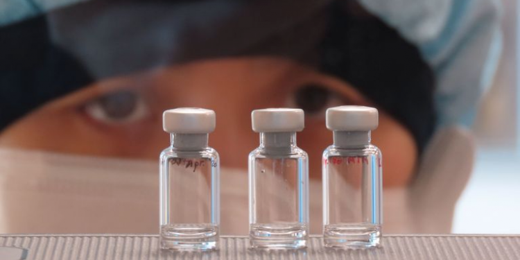 করোনাভাইরাস: অক্সফোর্ড ভ্যাকসিন ‘দ্বিগুণ সুরক্ষা’ দিতে পারে!