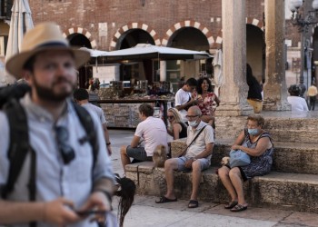 করোনার নতুন সংক্রমণের উর্ধ্বগতির ব্যাপারে সতর্কবার্তা দিয়েছে ইতালী