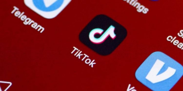 চীনের তৈরী সব অ্যাপ নিষিদ্ধ করতে যাচ্ছে যুক্তরাষ্ট্র