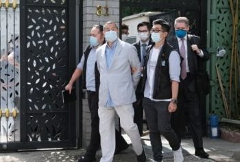 হংকংয়ের গণতন্ত্রপন্থী মিডিয়া মুঘল জিমি লাই গ্রেফতার