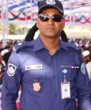 ক্রসফায়ারের হুমকি দিয়ে পাঁচ লাখ টাকা আদায়: আইসি লিয়াকতের বিরুদ্ধে মামলা