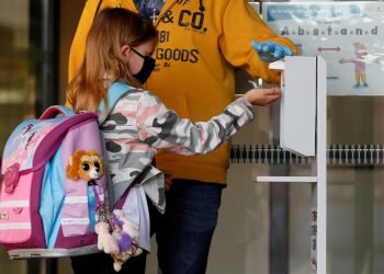 গবেষণার তথ্য-সাধারণ সর্দি-কাশির মতোই করোনা ছড়িয়ে দিতে পারে শিশুরা