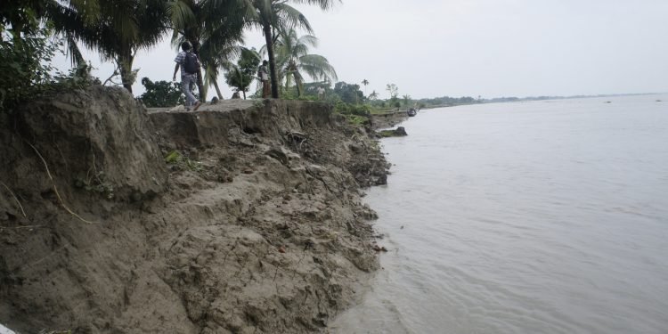 চরফ্যাশনে নদী ভাঙনে তেঁতুলিয়াপাড়ের দুই সহস্রাধিক পরিবার নিঃস্ব ও গৃহহীন