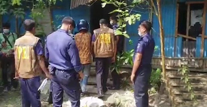 নারীকে বিবস্ত্র করে নির্যাতন: তিন আসামিকে নিয়ে ঘটনাস্থলে গেছে পিবিআই