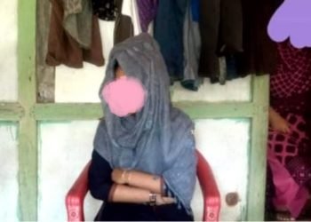 চরফ্যাশনে বিয়ের দাবিতে প্রেমিকের বাড়ি অনশন! আত্মহত্যার হুমকি