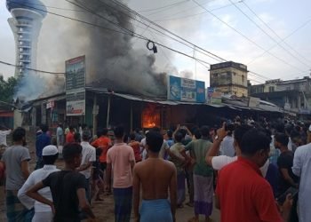 চরফ্যাশন বাজারে আগুন, ৭ দোকান পুড়ে এক কোটি টাকার ক্ষয়ক্ষতি