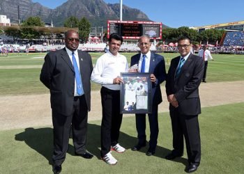 আম্পায়ারিংয়ে বিশ্বরেকর্ড আলিম দারের