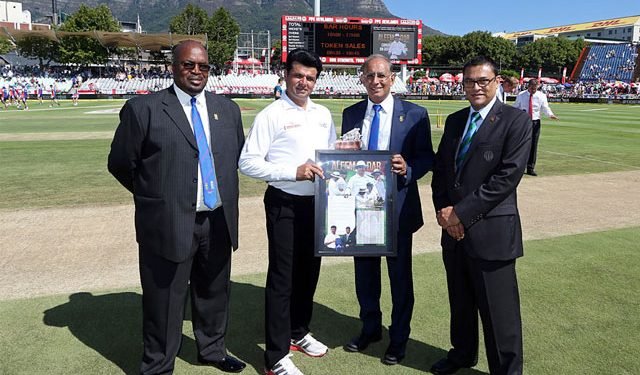 আম্পায়ারিংয়ে বিশ্বরেকর্ড আলিম দারের