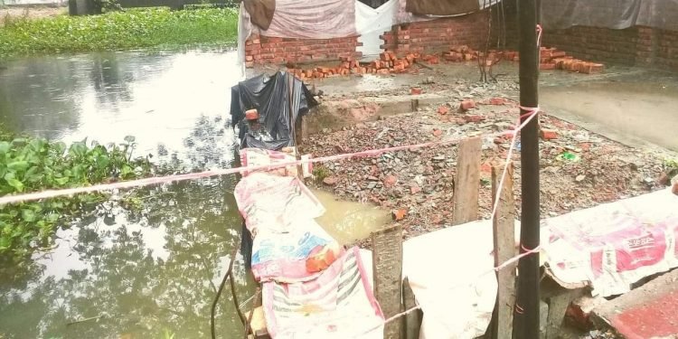 চরফ্যাশনে অবৈধ স্থাপনা উচ্ছেদের পর পুনরায় দখল করে ভবন নির্মাণ