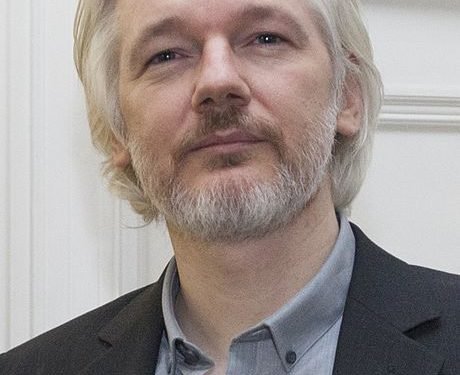 জুলিয়ান অ্যাসাঞ্জের আমেরিকার কাছে বহি:সমর্পণ ঠেকিয়ে দিল ব্রিটেনের আদালত!