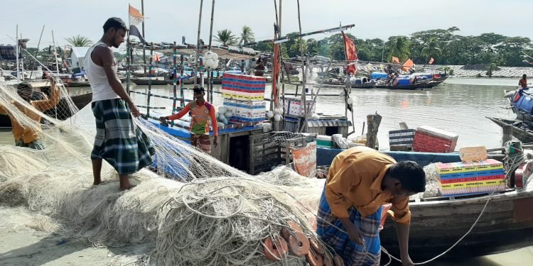 চরফ্যাশনে নিষিদ্ধ চরঘেরা জালের হুমকিতে রয়েছে নদী ও চরাঞ্চলের প্রাণবৈচিত্র্য