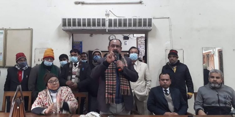 এবার নওগাঁয় আইনজীবীদের উপর পুলিশের হামলা, গুলিবর্ষণের চেষ্টা!