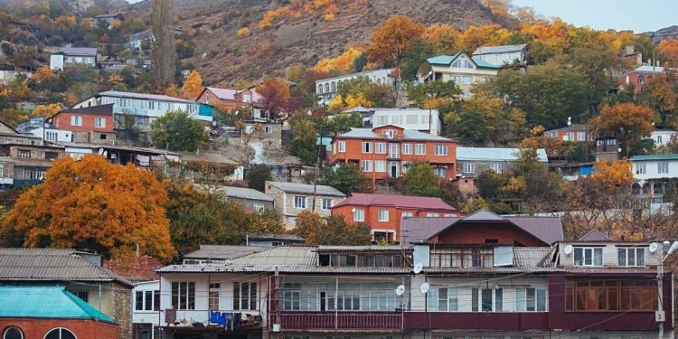 দাগেস্তানের আভারি ভাষার খ্যাতিমান লেখক রাসুল হামযাতভ রচিত ” আমার দাগেস্তান” গল্পের ছায়া অবলম্বনে