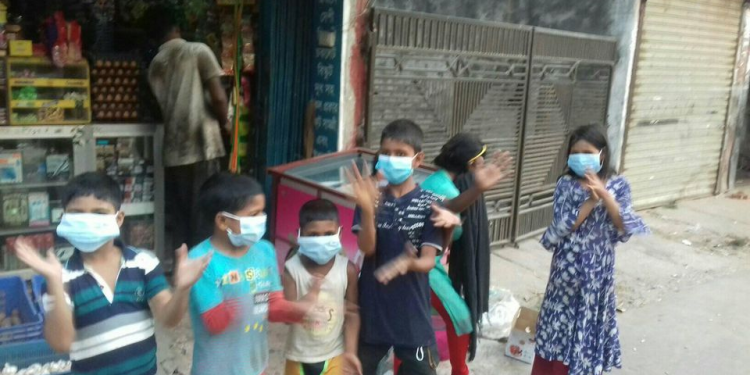 সন্দ্বীপ স্টুডেন্টস সোশ্যাল সোসাইটি’র উদ্যোগে মাস্ক বিতরণ