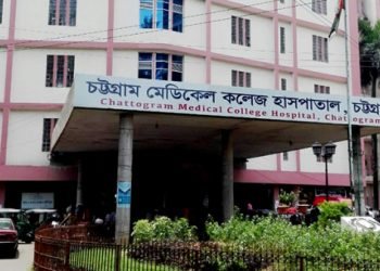 প্রসব যন্ত্রণায় ফুটপাতে কাতরাচ্ছিলেন নারী, হাসপাতালে নিলো পুলিশ