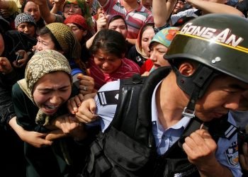 মুসলিমদের মুছে ফেলতে চায় চীন