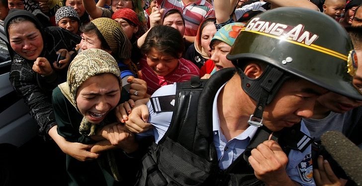 মুসলিমদের মুছে ফেলতে চায় চীন