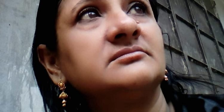 রক্ত-পূঁজের গন্ধ, শিশুর পোড়া লাশের গন্ধ! আমার দমের কষ্ট খুব!