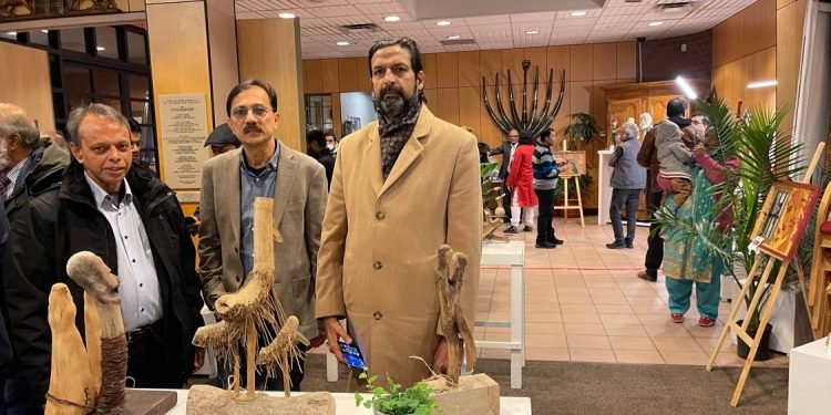 নিউইয়র্কে ম্যুরাল শিল্পী আখতার আহমেদ রাশা’র প্রদর্শনী