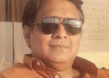 প্রজ্ঞার আইকন ভেঙ্গে বসছে খর্ব চিন্তার বামনের প্রতিমূর্তি