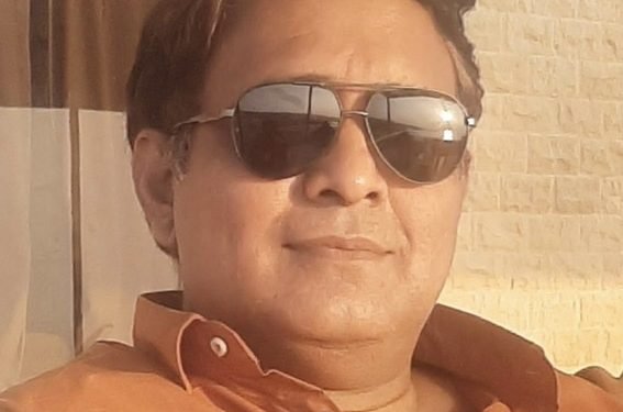 প্রজ্ঞার আইকন ভেঙ্গে বসছে খর্ব চিন্তার বামনের প্রতিমূর্তি