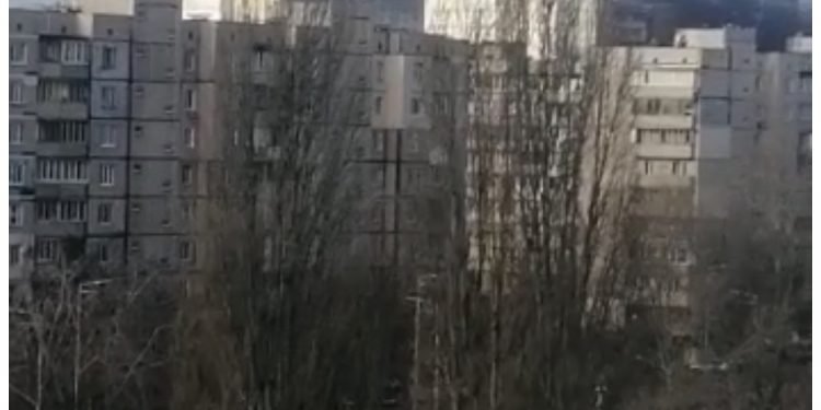 নিষেধাজ্ঞার চাপে রাশিয়ার অর্থনৈতিক বিপর্যয়ের আশংকা