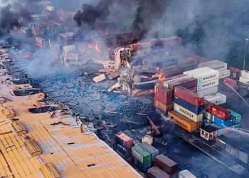 সীতাকুন্ডে কনটেইনারে রাসায়নিক দ্রব্য ছিল তথ্যটা গোপন করায় ফায়ারম্যানসহ এত মানুষের জীবননাশ