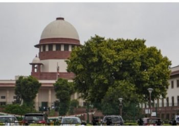 ভারতের সুপ্রিমকোর্টের রায় সরকারের সিদ্ধান্তের সমালোচনা নাগরিক অধিকার