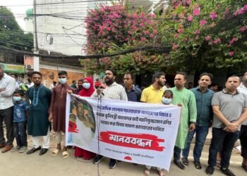 ‘আমি আর রিপোর্ট লিখবো না ভাই’ মিথ্যা মামলা বাতিলের দাবিতে সেই নির্যাতিত সাংবাদিকের মানববন্ধন