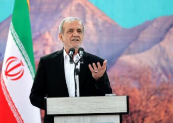 হামলার জন্য প্রতিবেশী দেশগুলোর কাছে ক্ষমা চাইলেন ইরানের প্রেসিডেন্ট