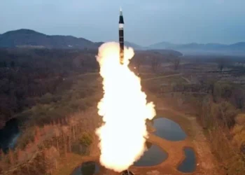 নতুন দফার হামলায় হাইপারসনিক ক্ষেপণাস্ত্র ব্যবহার করেছে ইরান: আইআরজিসি