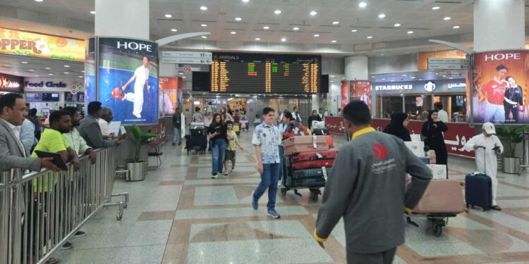 কুয়েতের বাইরে থাকা প্রবাসীদের ছুটির মেয়াদ বাড়ল ৩ মাস